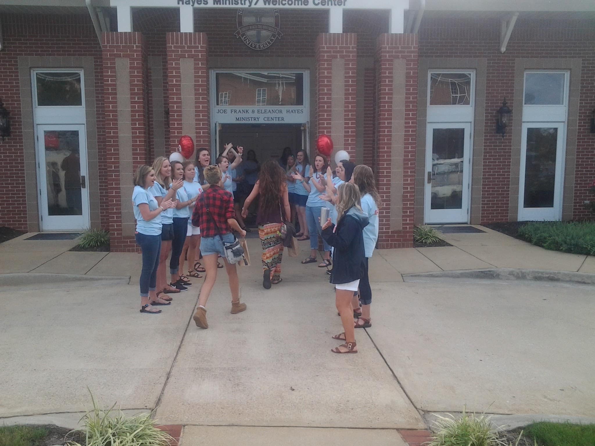 FYE mentors excitedly welcomed the freshman. Photo Credit: Carrie Henderson&nbsp;