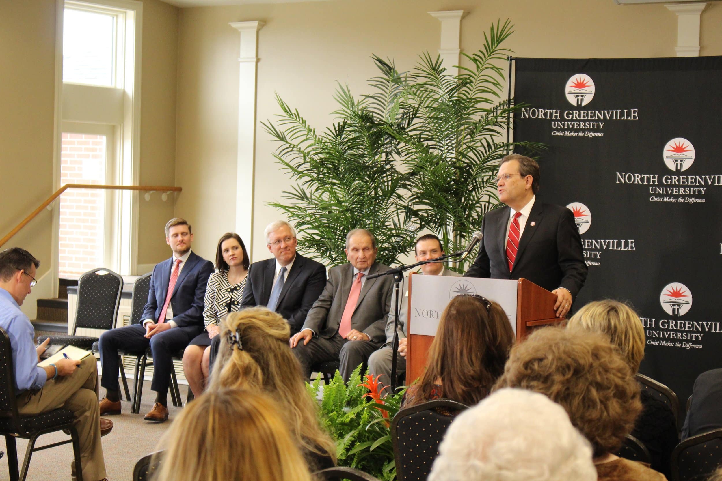 President-elect Fant with members of the presidential search committee.&nbsp;Photo courtesy of Alex Miller