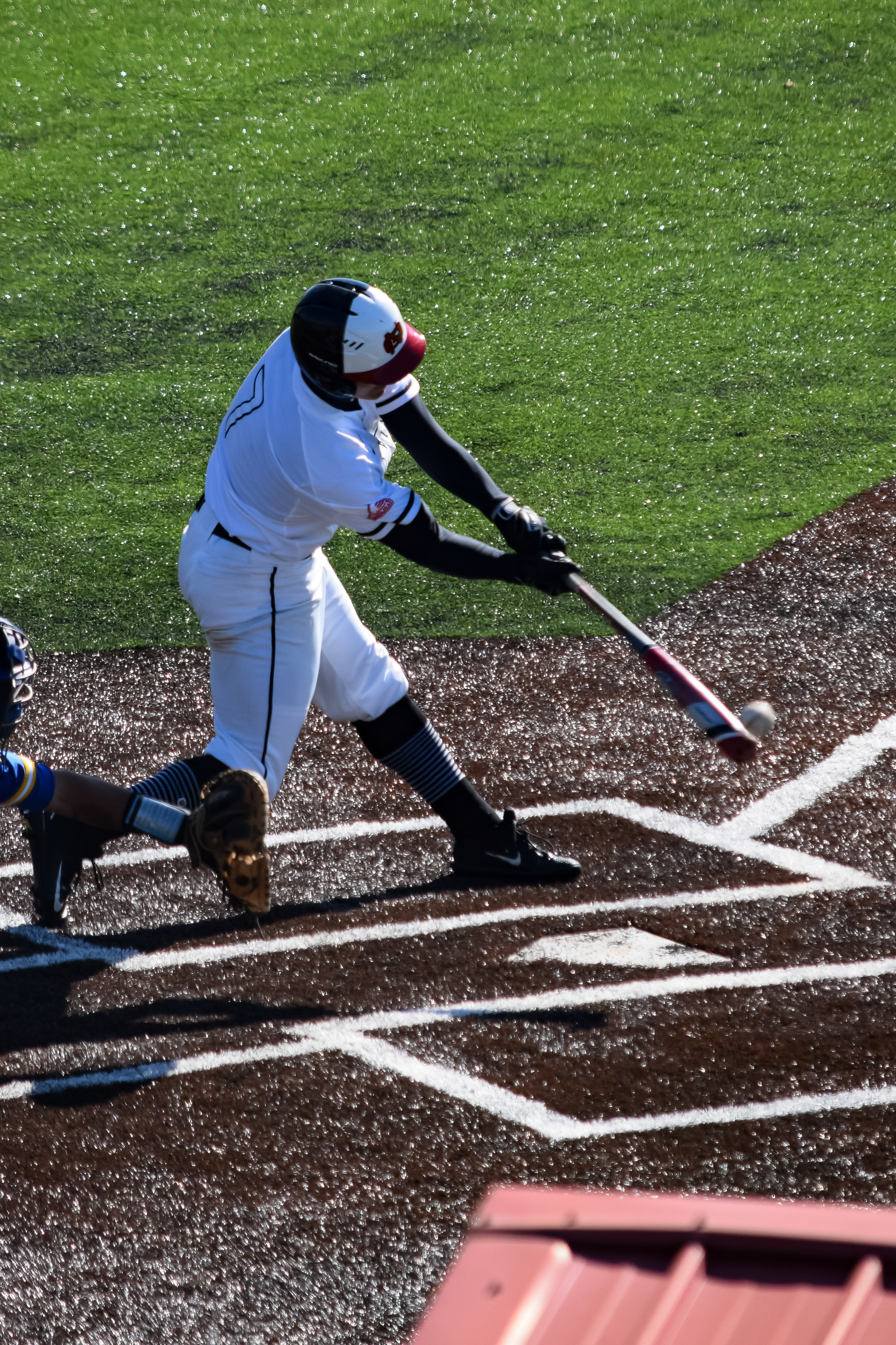 #7 Jack Morris reaches for the ball in order to send it to outfield.