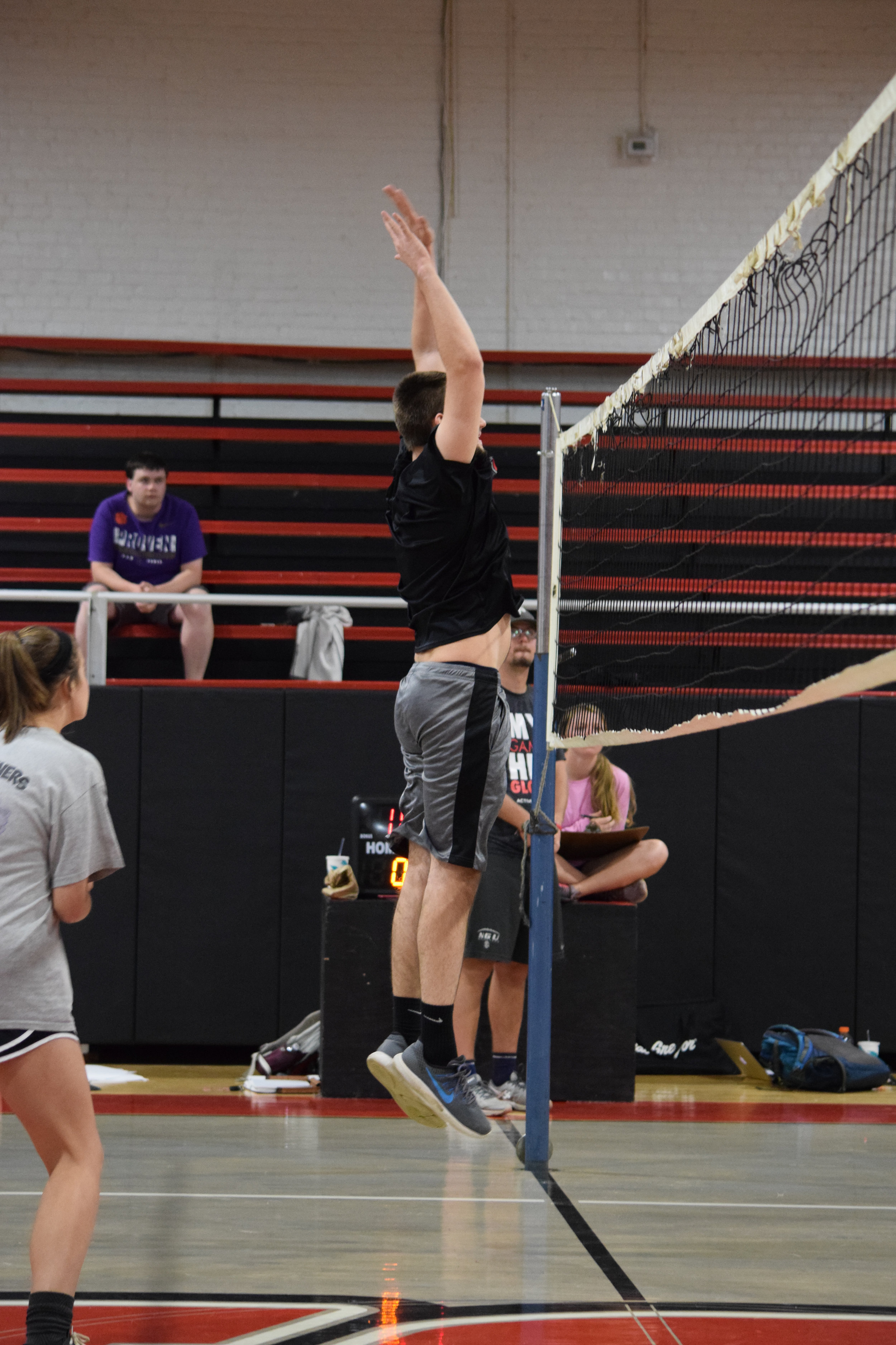 Murray jumps to block a spike.