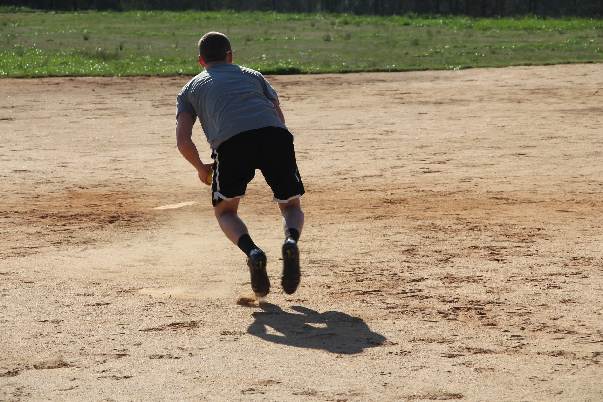  Caleb Crittendon hops back for a ground ball. 