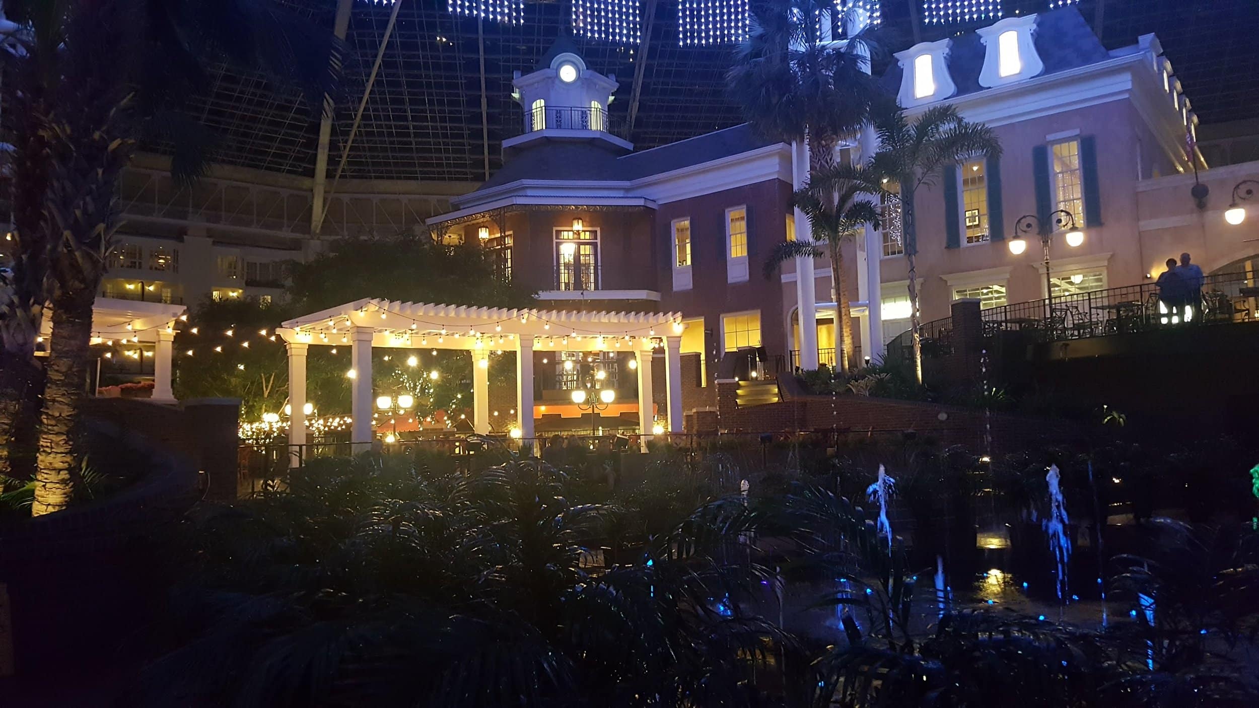 After volunteer shifts, students were able to explore the huge resort. The Gaylord Opryland has several stores and restaurants, as well as an indoor garden with over 50,000 plants.&nbsp;