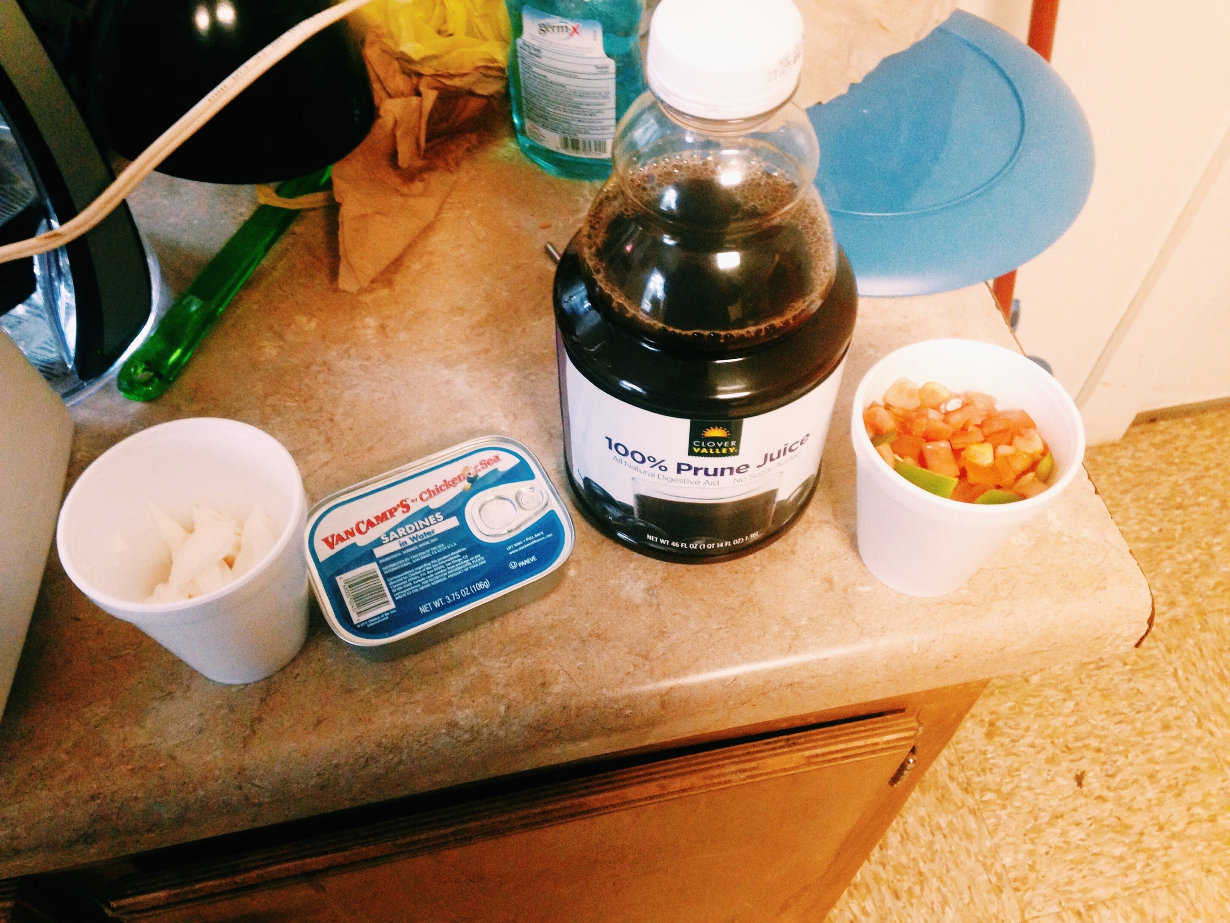 Elledge and his friends prepare the ingredients for the milkshake challenge.