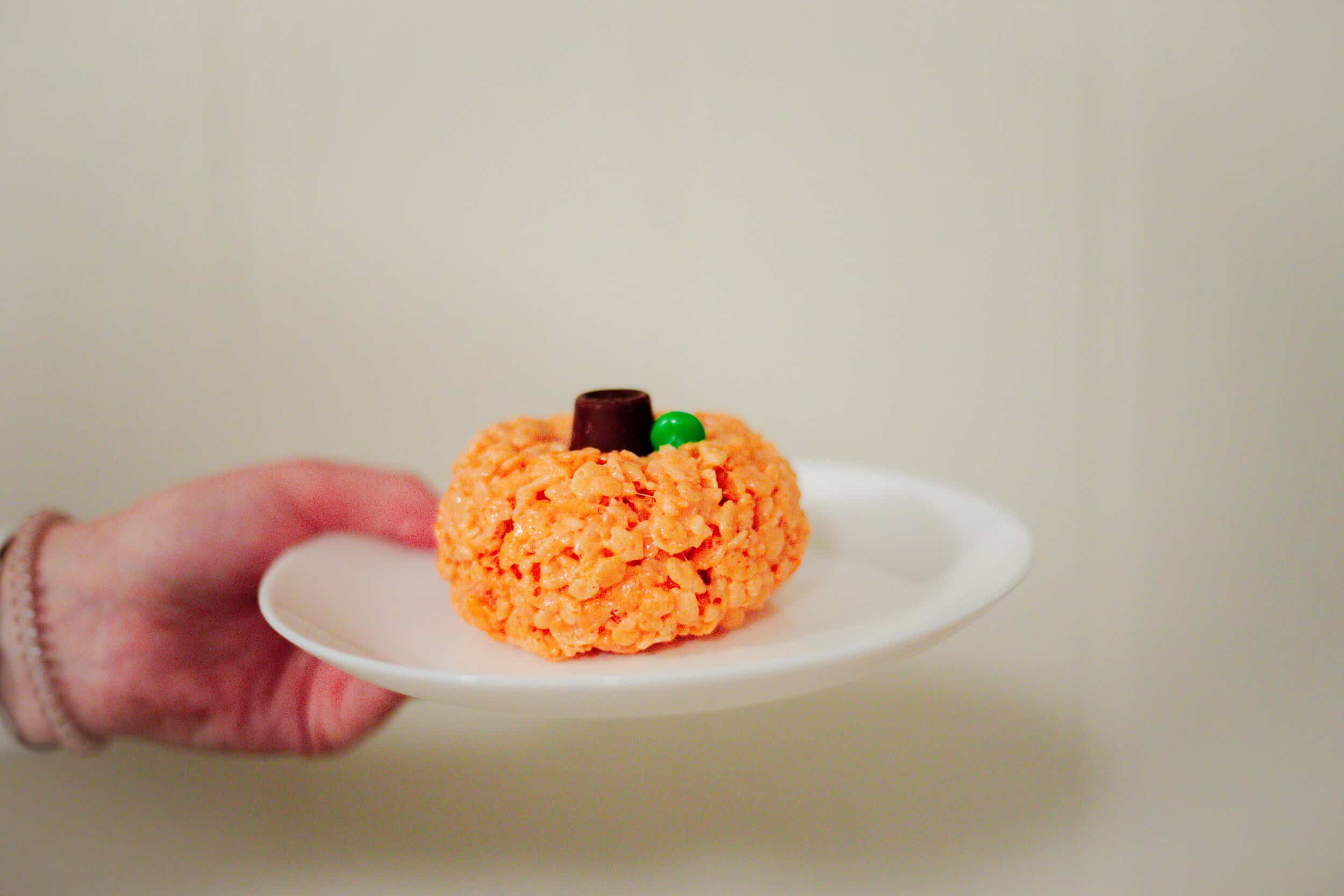And there you have it. A cute and tasty treat perfect for a Thanksgiving dessert.
