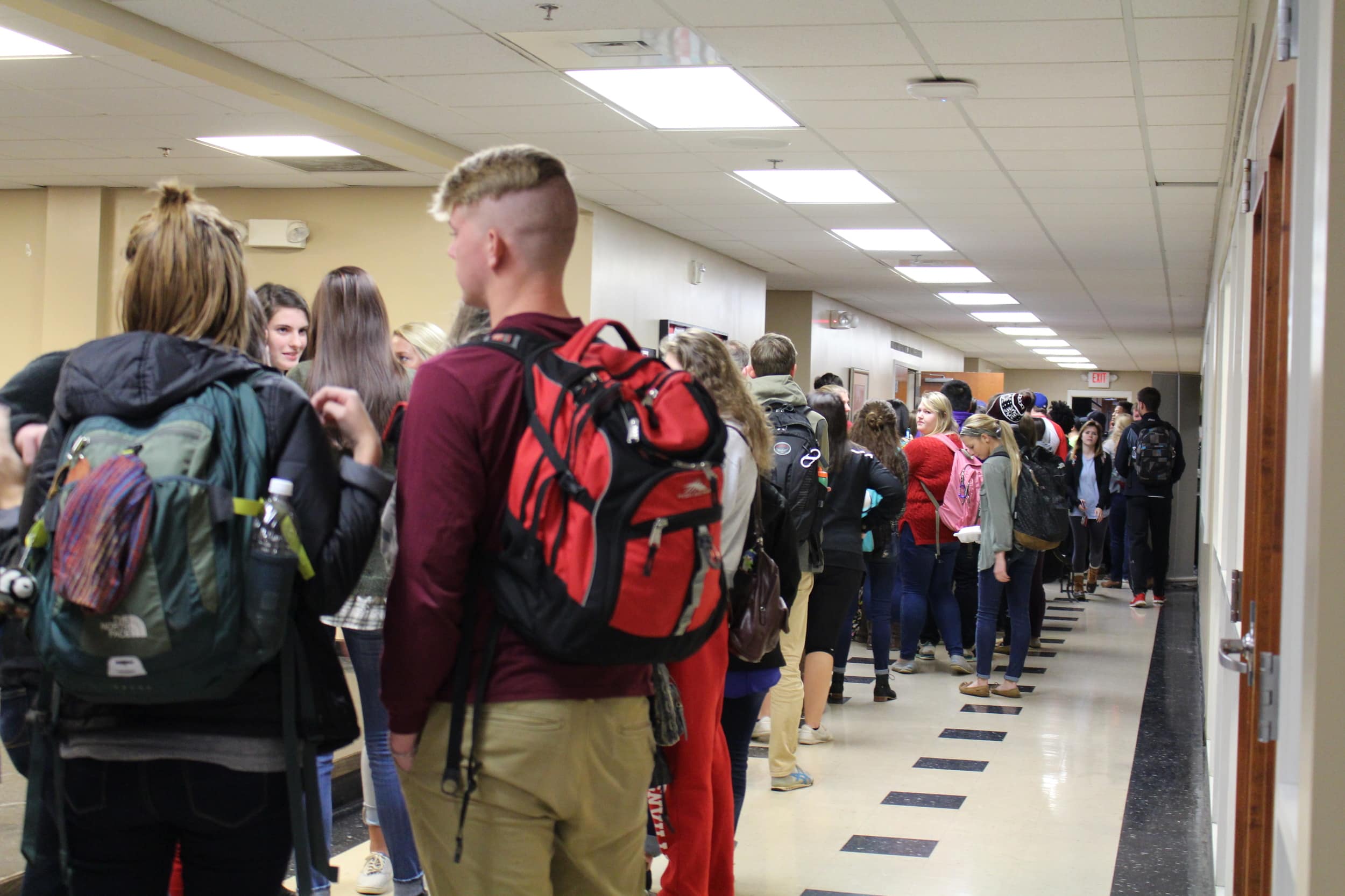 Nothing makes students more eager to stand in line than dogs.&nbsp;