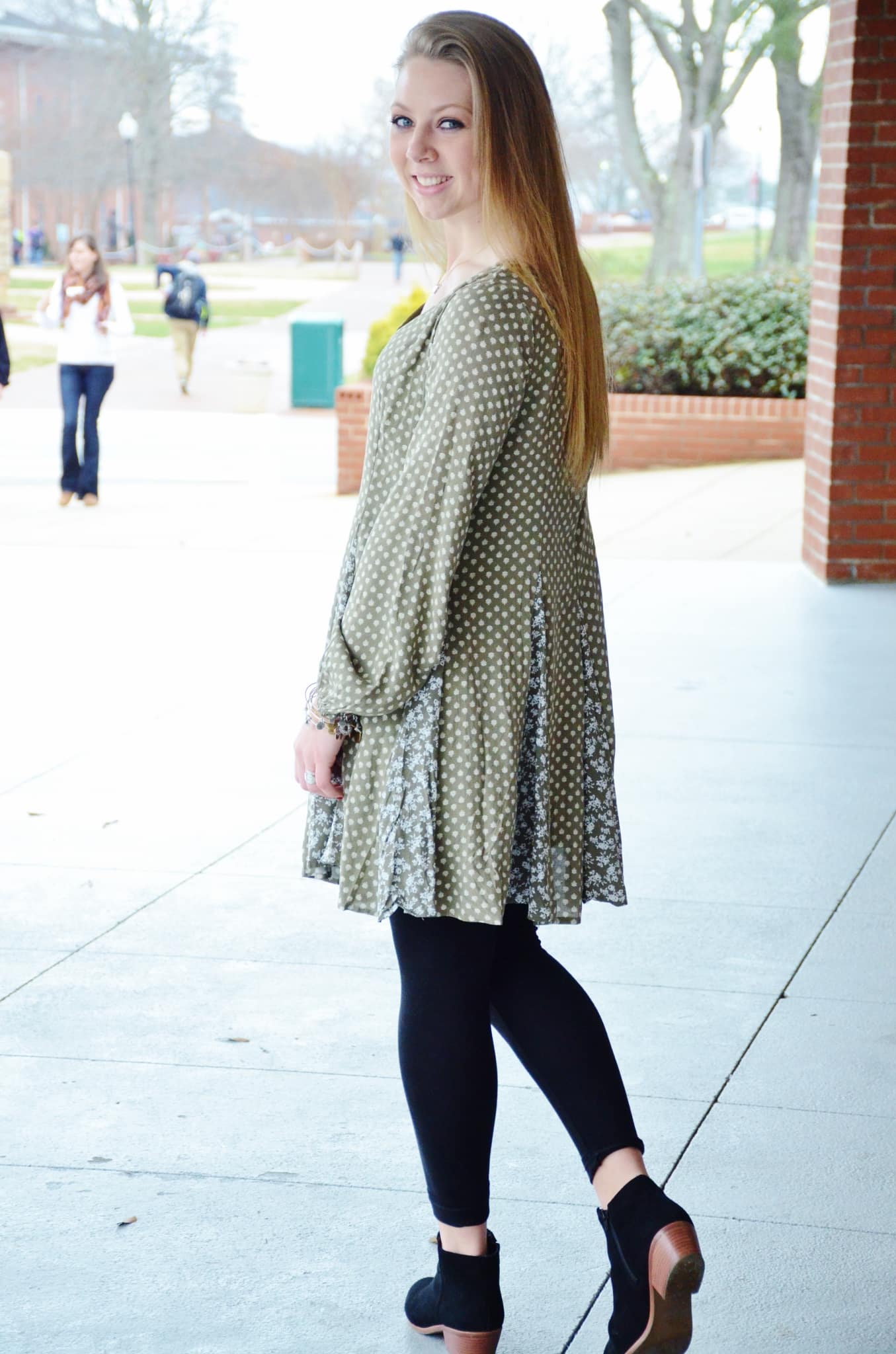 Jessi Varner knows how to stay fashionable in the winter with her long sleeved casual dress from Southern Charm along with the ankle high Jack Roger booties.&nbsp;