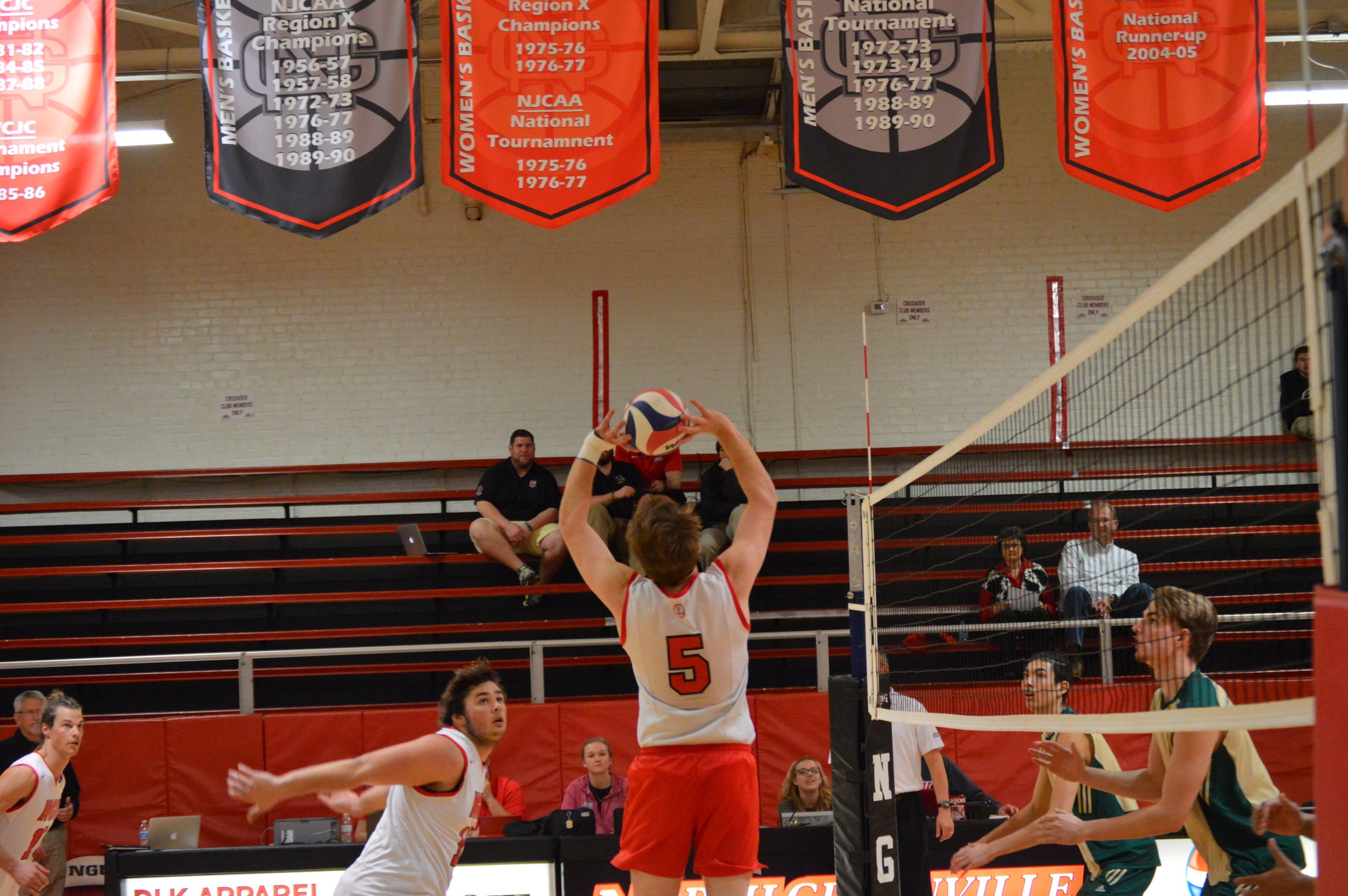 Alexander Schinzing, who made 43 assists during the game,&nbsp;sets the ball to Matthew McManaway, who secured 12-kills for the Crusaders.&nbsp;