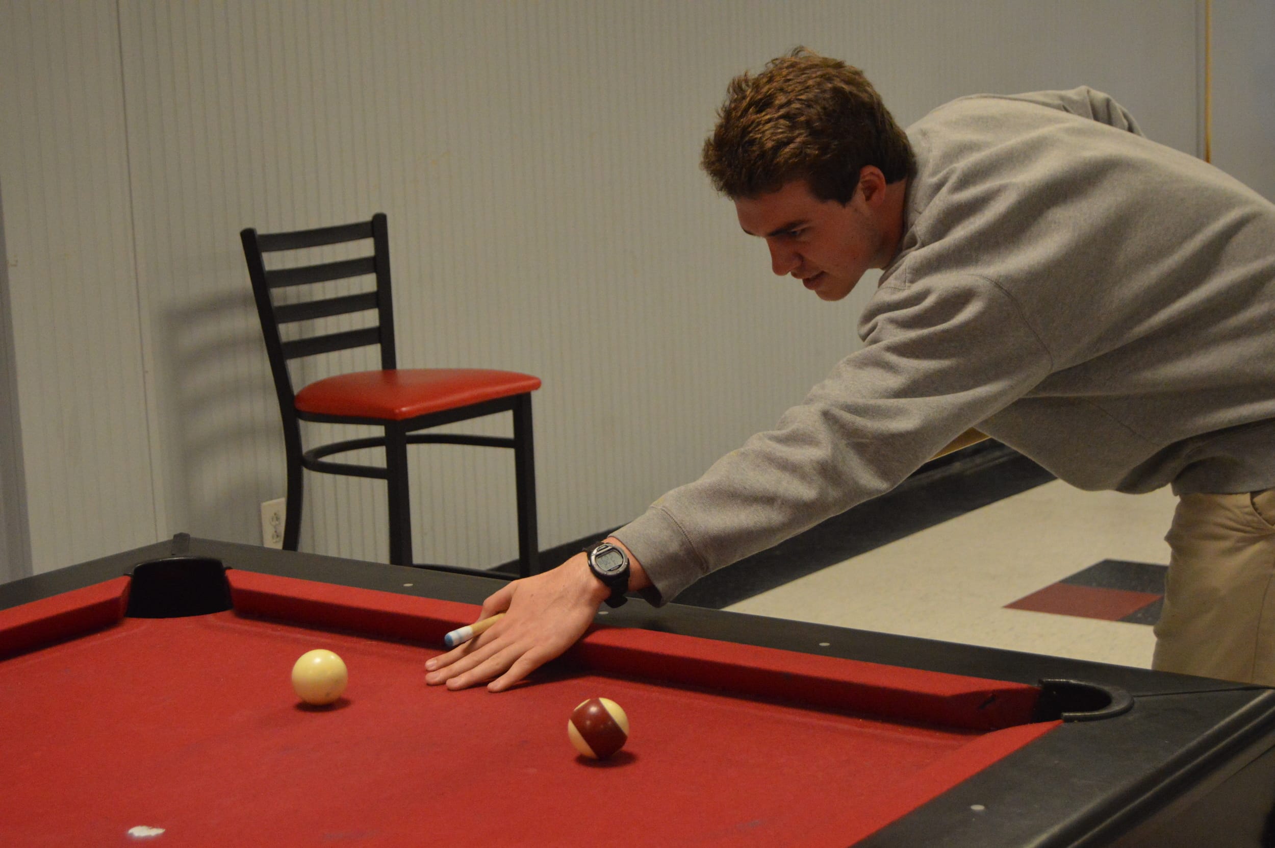 Jesse Erwin lines up to hit the cue ball.