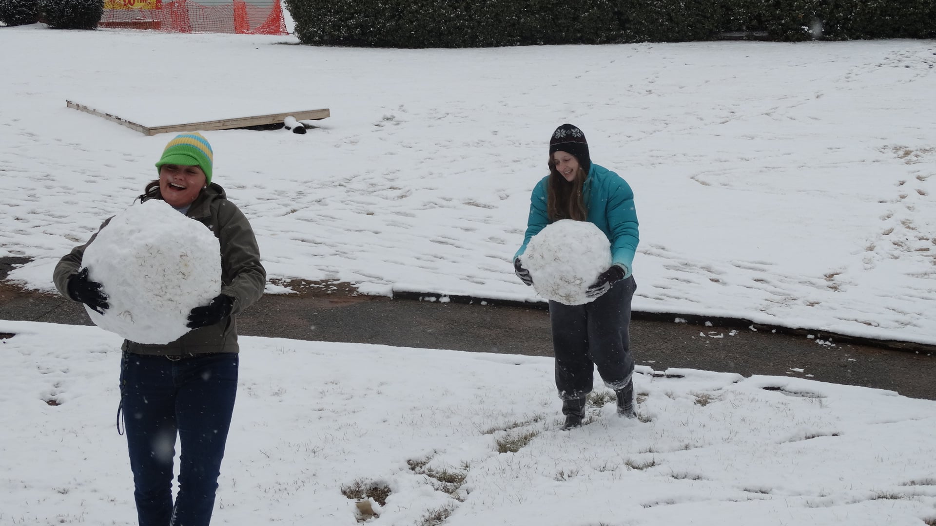Photo by Alex Miller, Students prepare to assemble their snowman