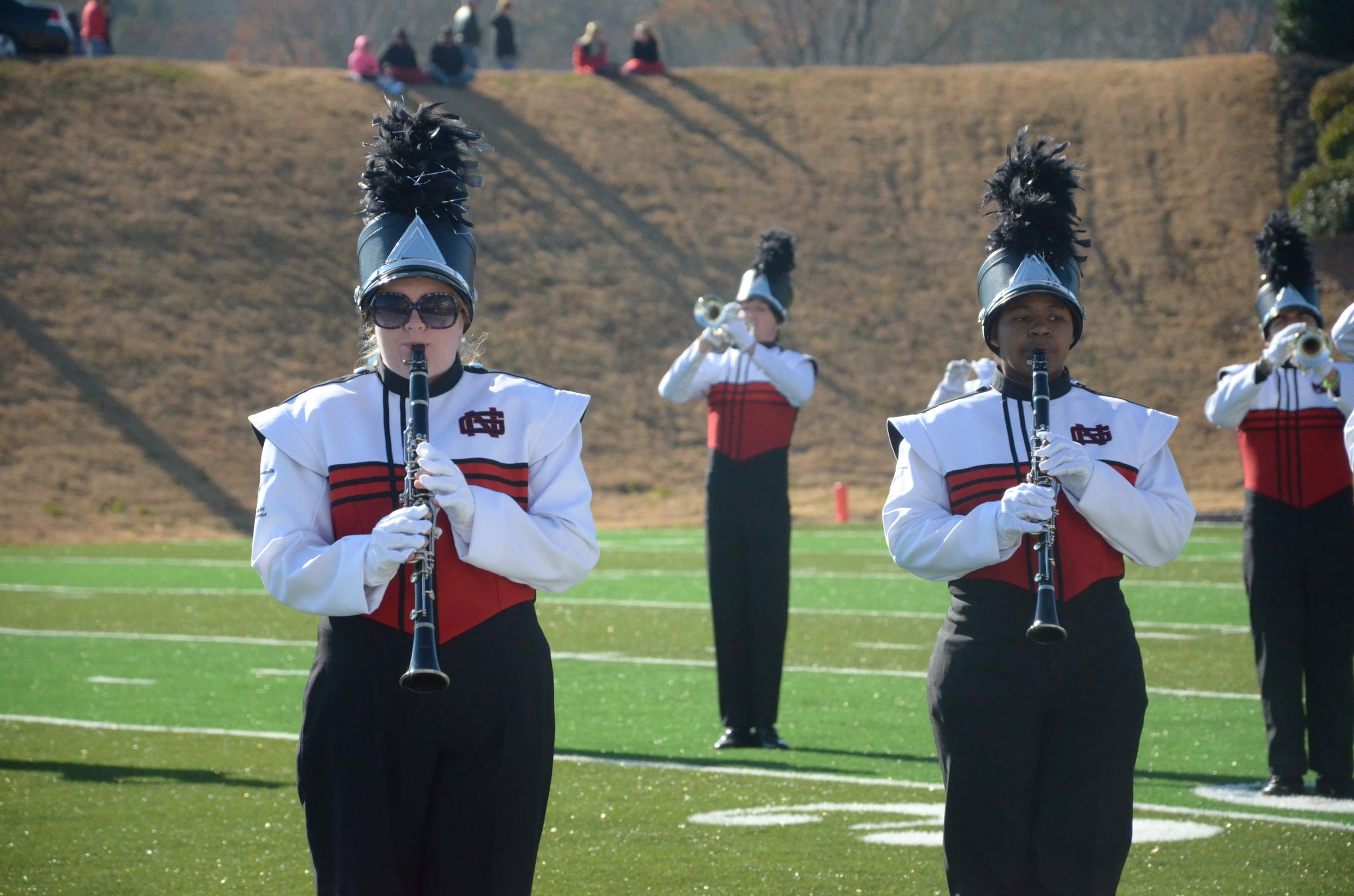  The clarinets don't seem to be having any trouble in this performance. 