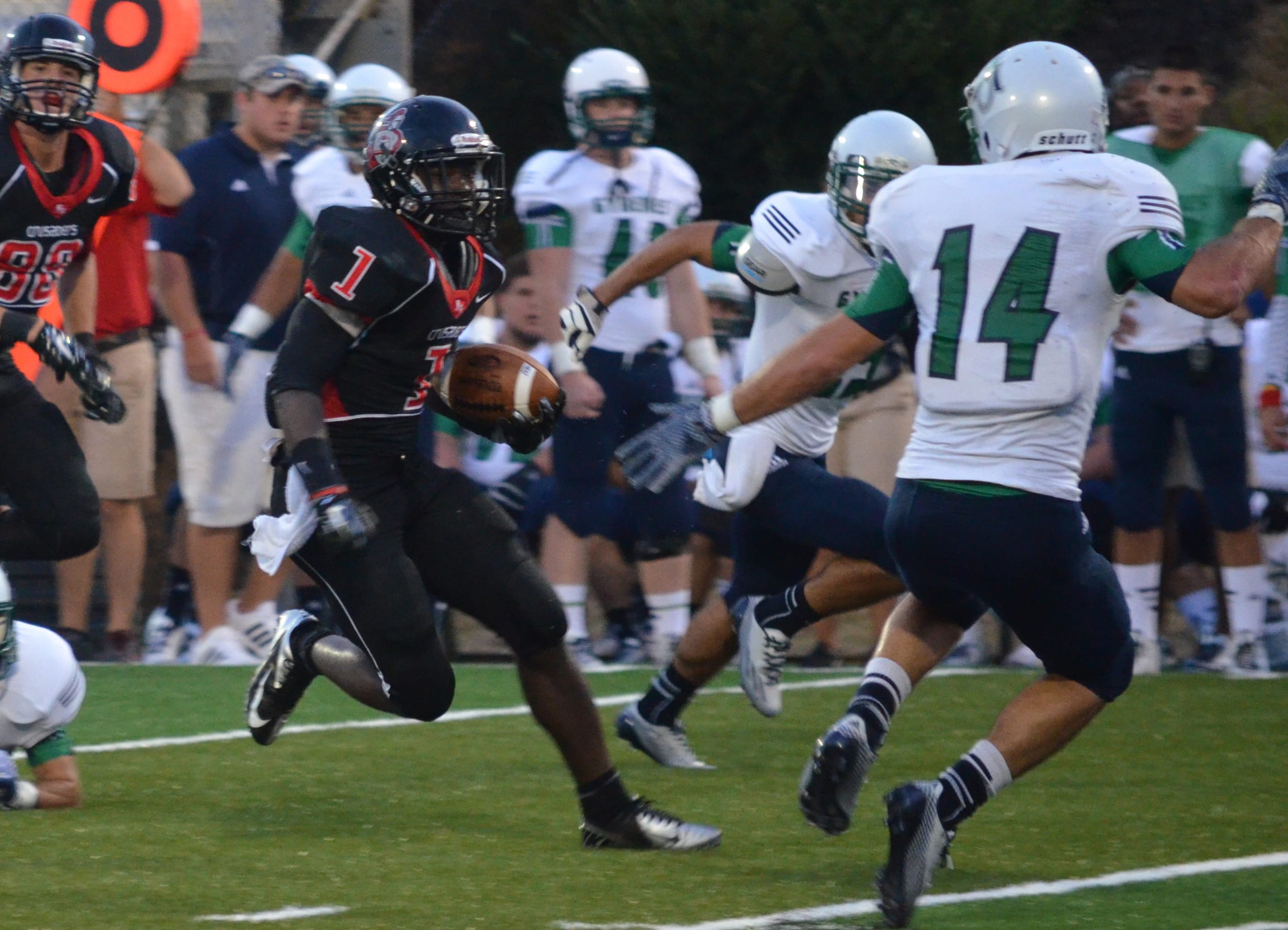  Trey Walker sprints to get around the other team 