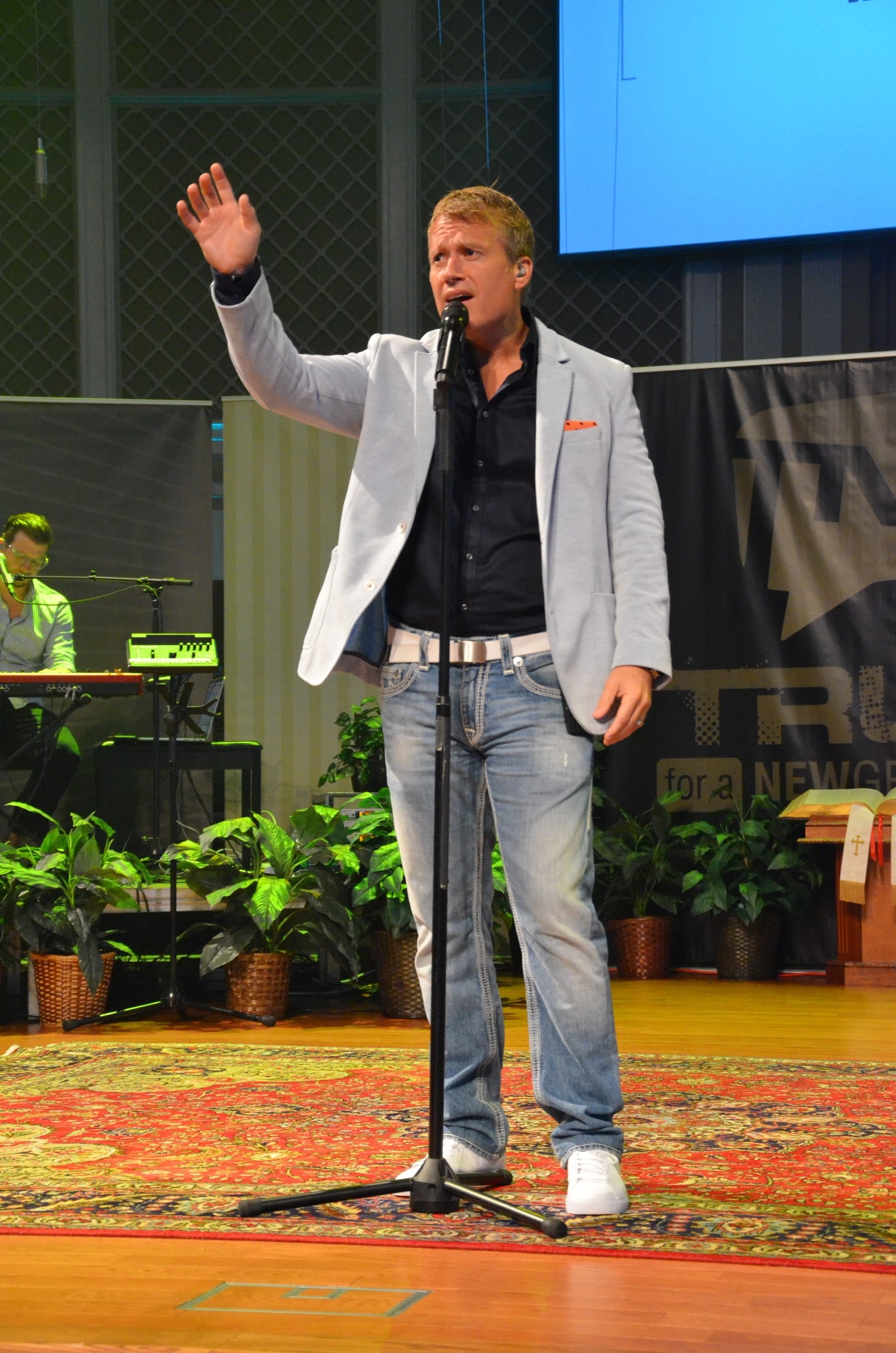  Charles Billingsley leads worship at the TNG conference September 5-6. 