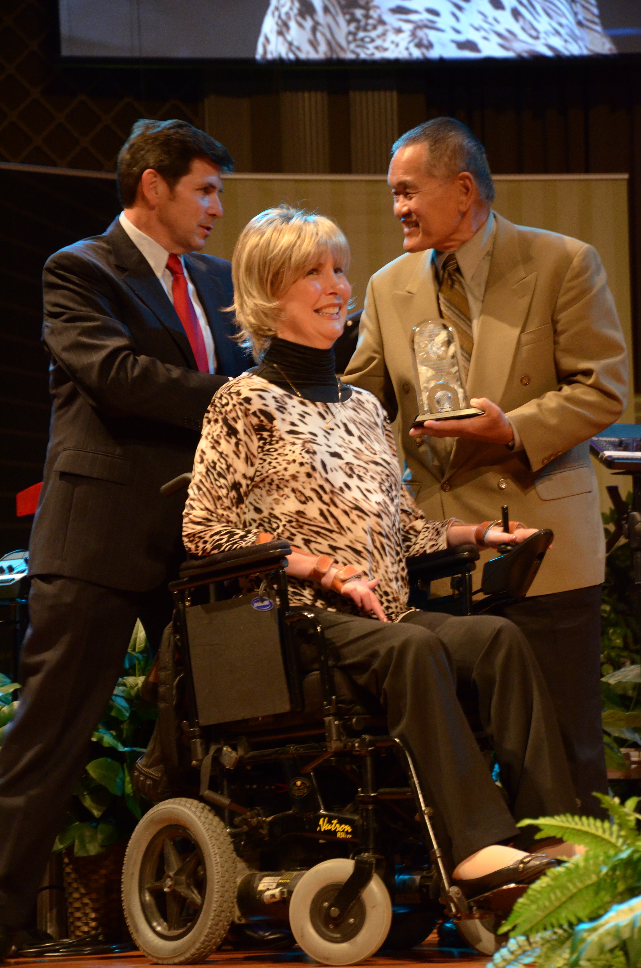  Joni&nbsp;Eareckson Tada, along with her husband Ken, receives an award from the&nbsp;Director for Christian Worldview and Apologetics at North Greenville University.,&nbsp;Alex McFarland at the TNG conference in Spartanburg.&nbsp; 