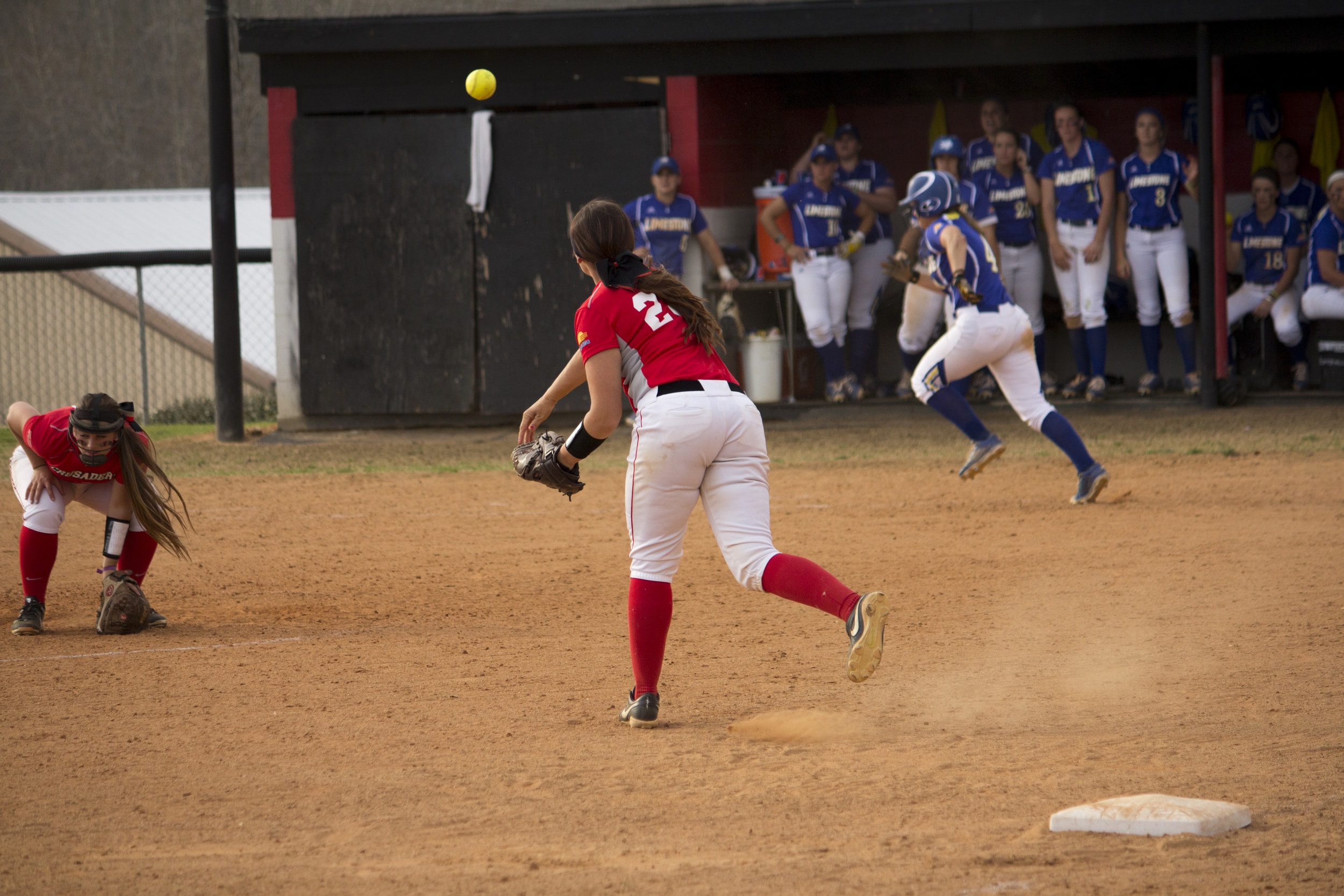  Sophomore Megan Johnson passes the ball to first to get batter #4 out.&nbsp; 
