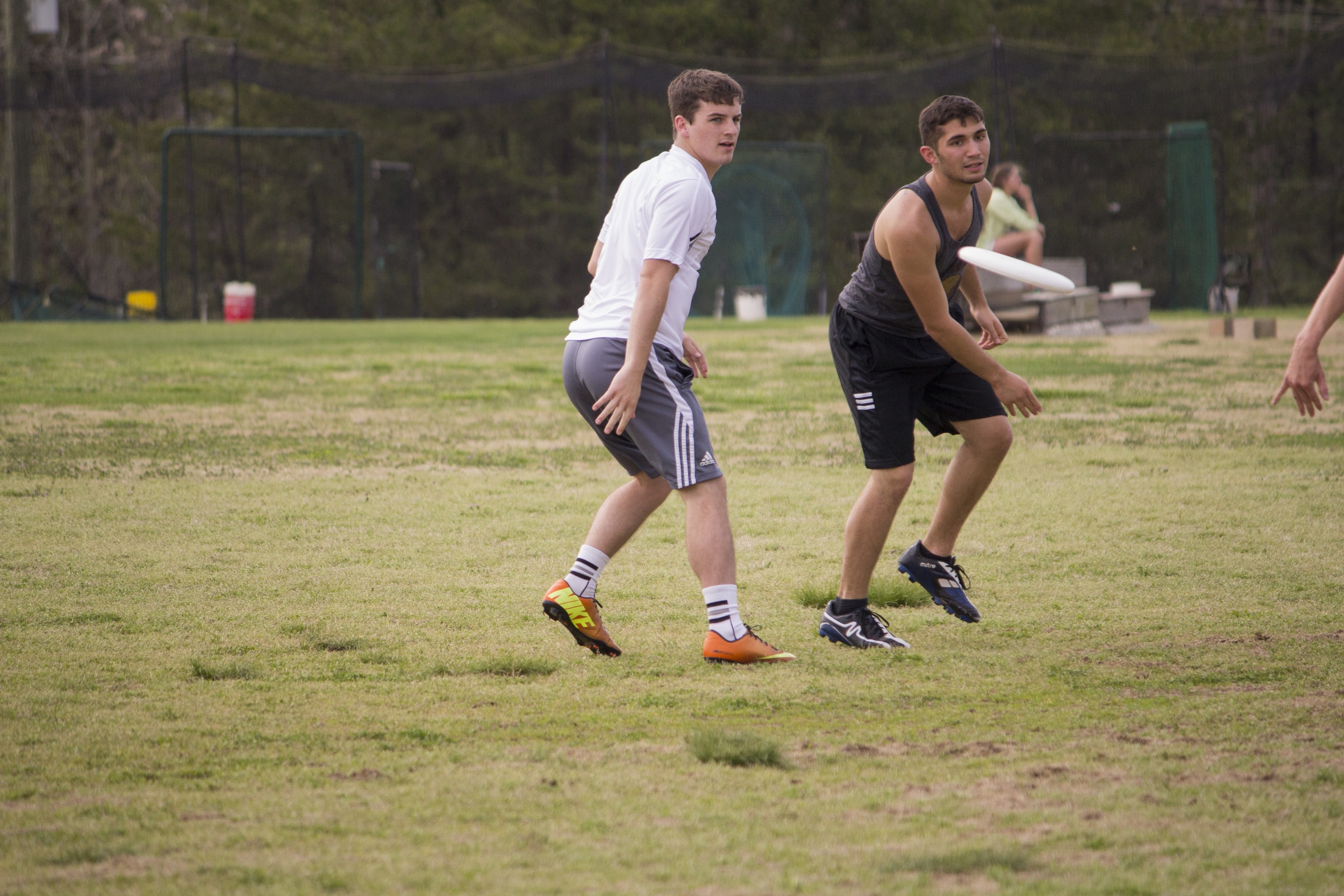  Josh Mckeown throws ahead to his teammate.&nbsp; 