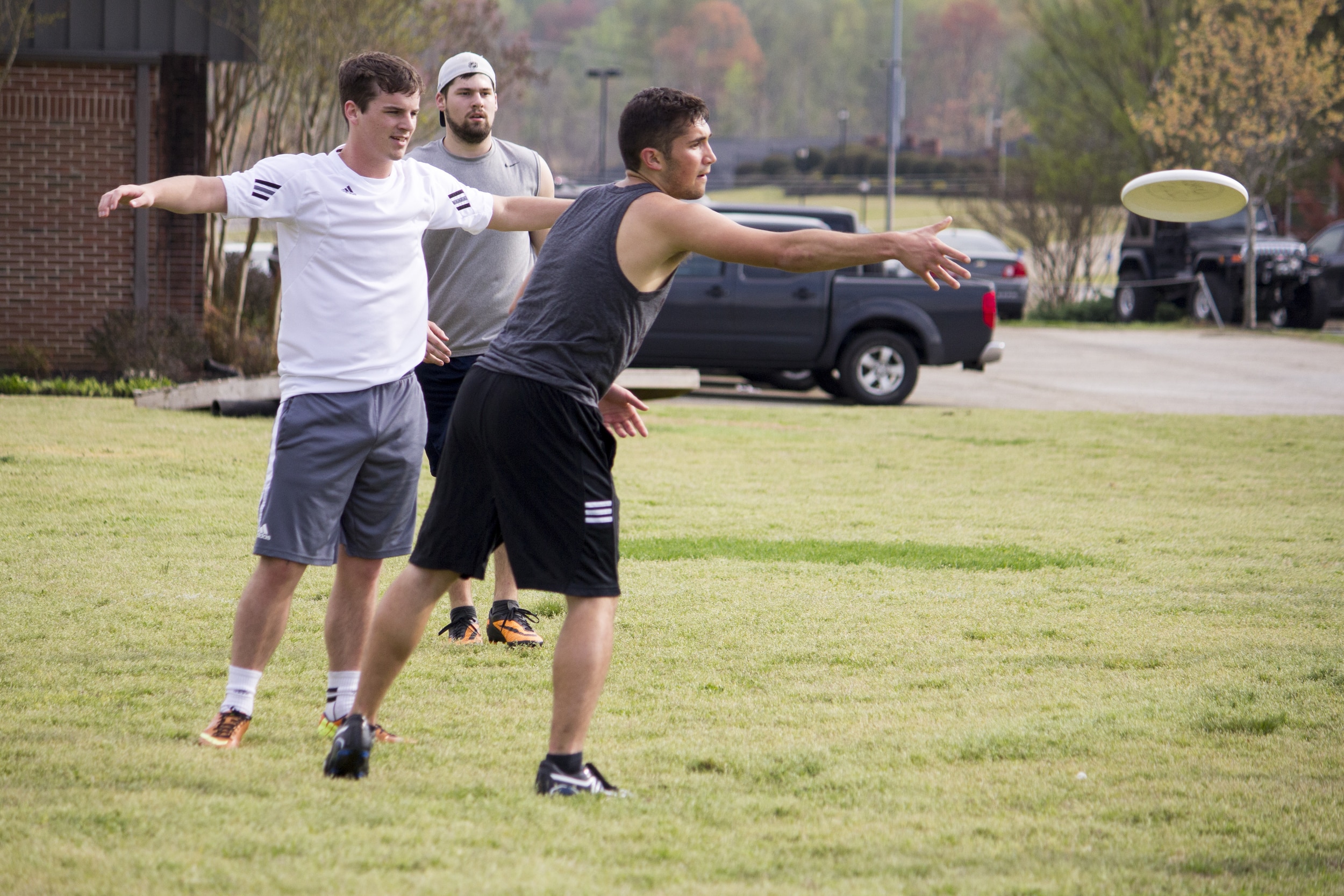  Josh Mckeown throws back to his fellow teammate.&nbsp; 