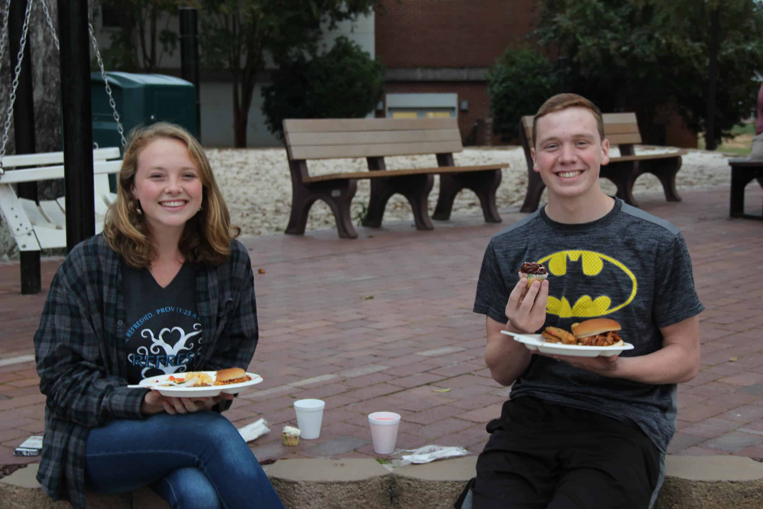 Jessica Pearce (Senior)&nbsp;and Andrew Pearce (Freshman)&nbsp;eating cupcakes.