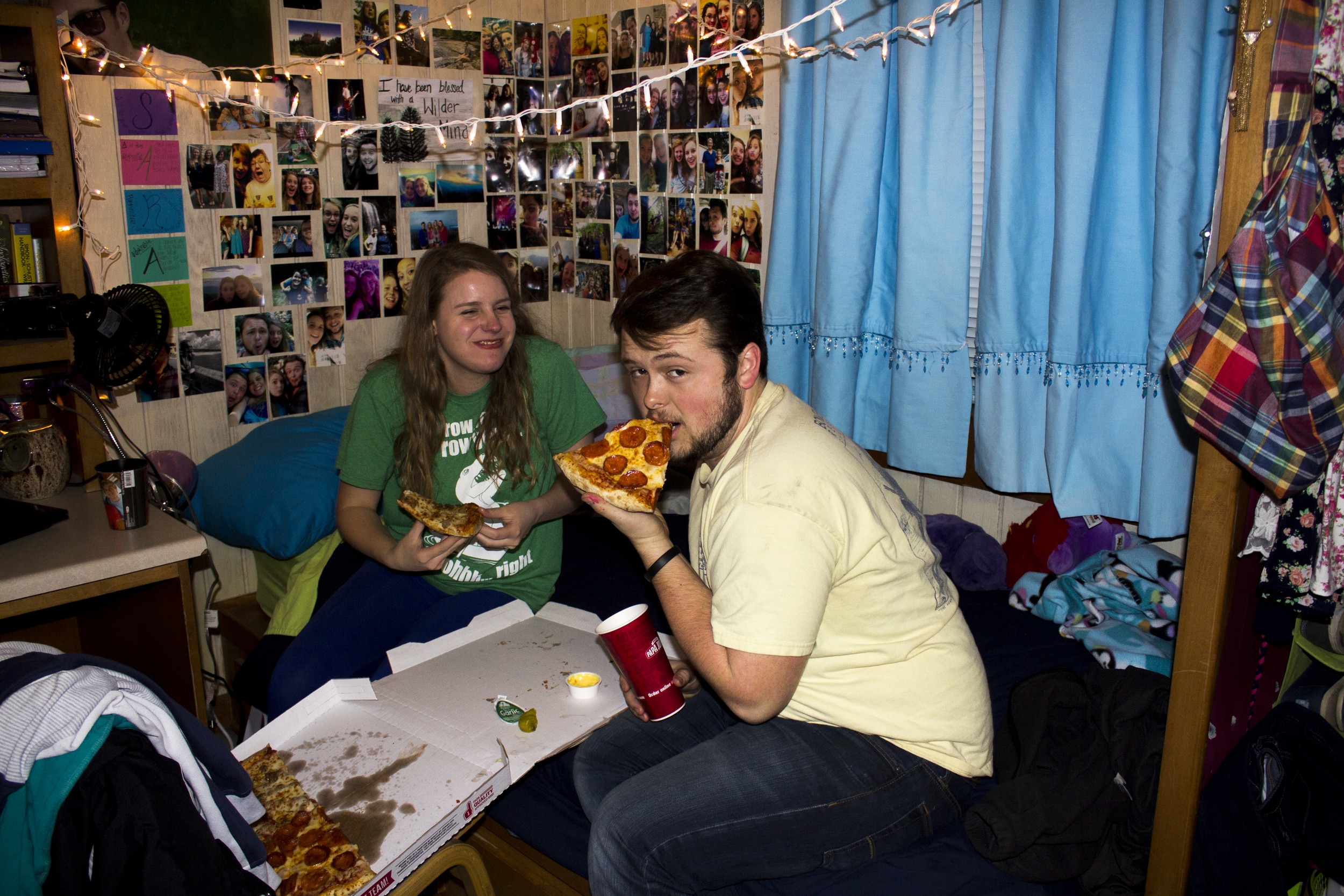 Sarah Wells and Aaron Crowell enjoy the chance to catch a pizza date during open dorms.&nbsp; 