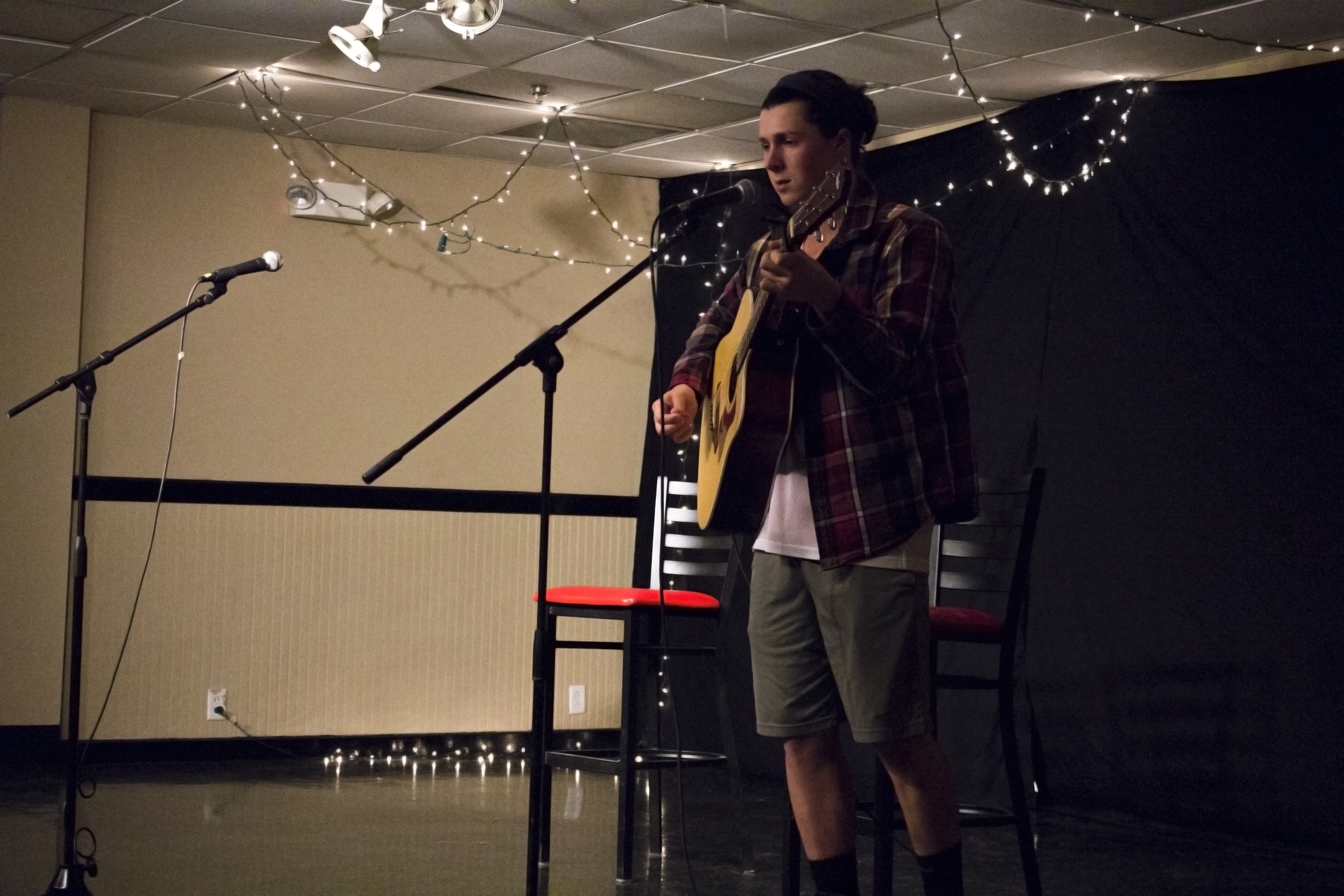  Josh Sandifer opens the night with some tunes from his melodious guitar and voice.&nbsp;&nbsp; 