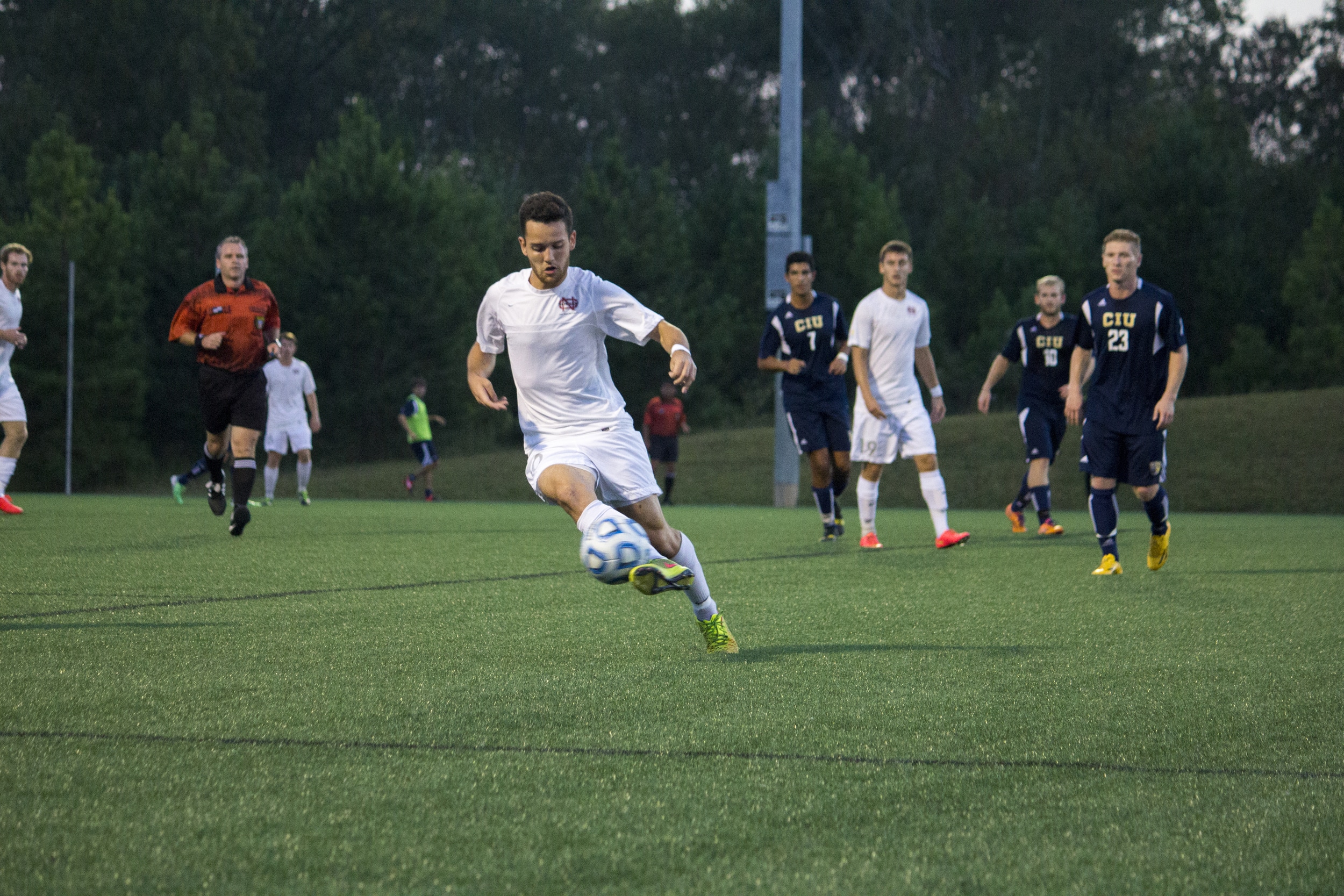  Thales Wieczorek, junior, traps the ball to dribble it upfield.&nbsp; 