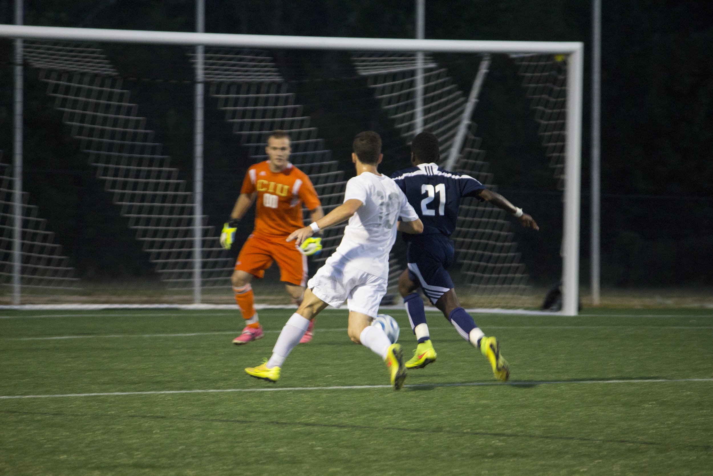  Thales Wieczorek, junior, sprints upfield to take a shot on goal.&nbsp; 