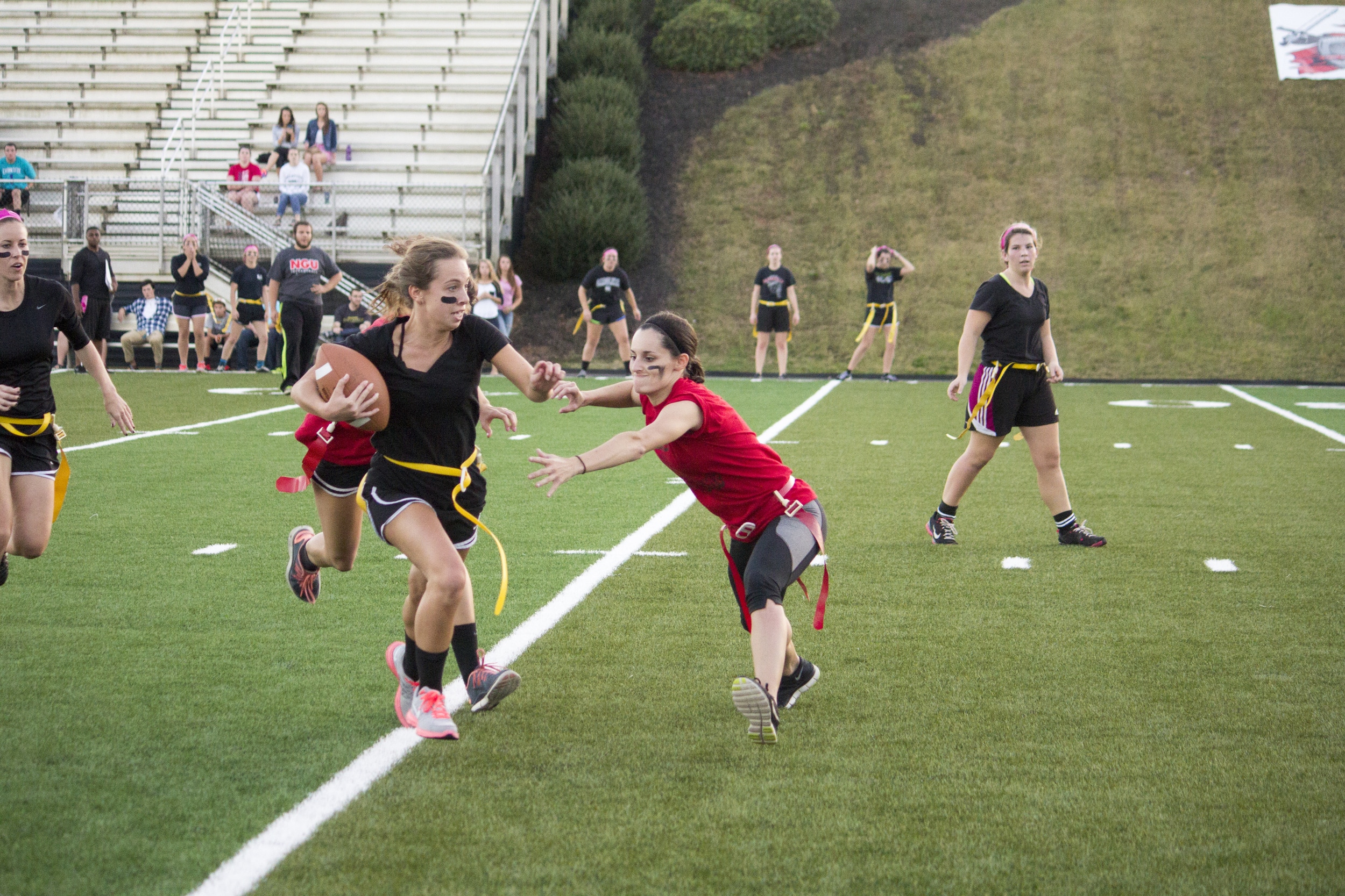  Junior Kacey Beck strives to race past the surrounding seniors.&nbsp; 