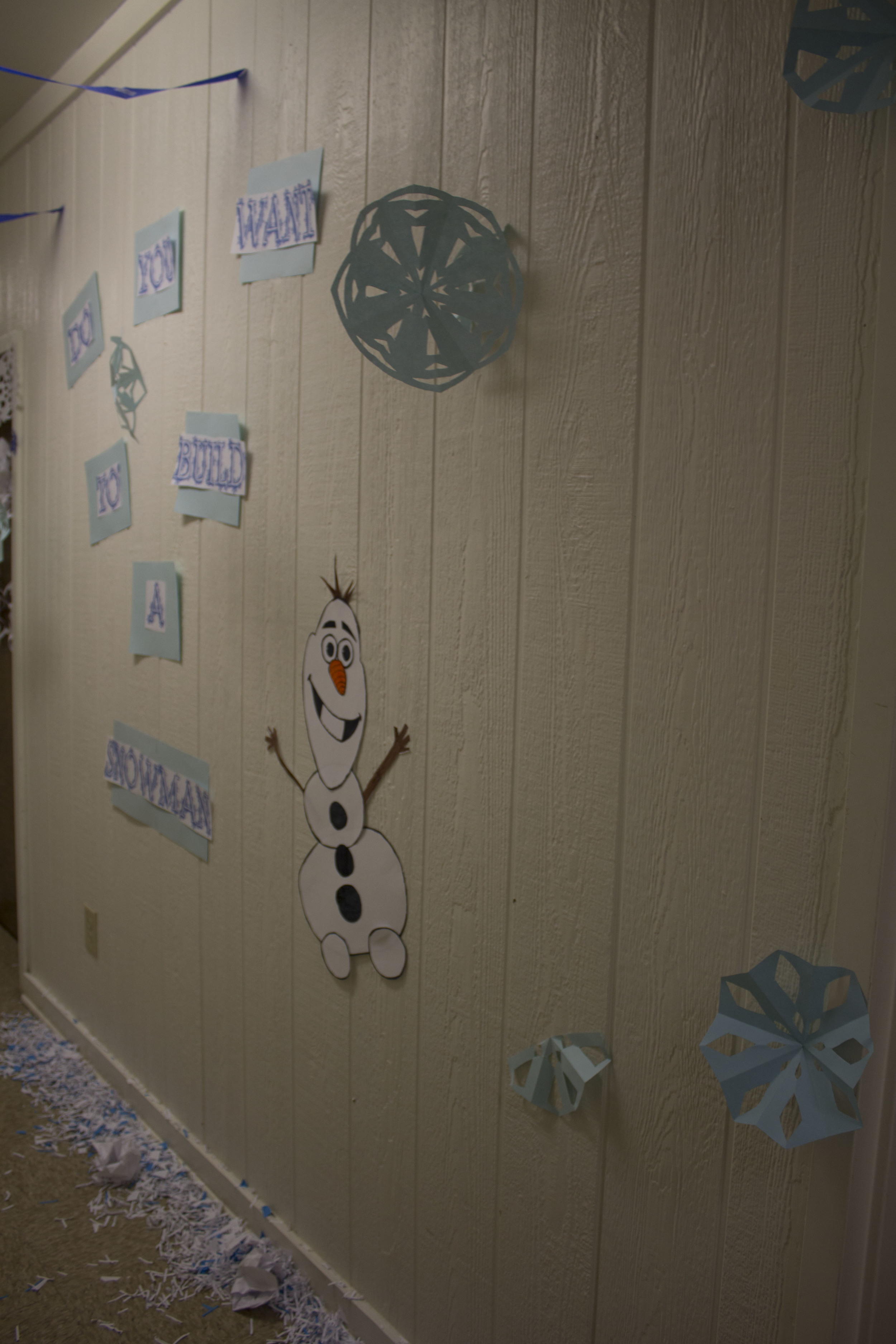  Upstairs Vandiver gets all the kids excited with their Frozen themed decorations.&nbsp; 