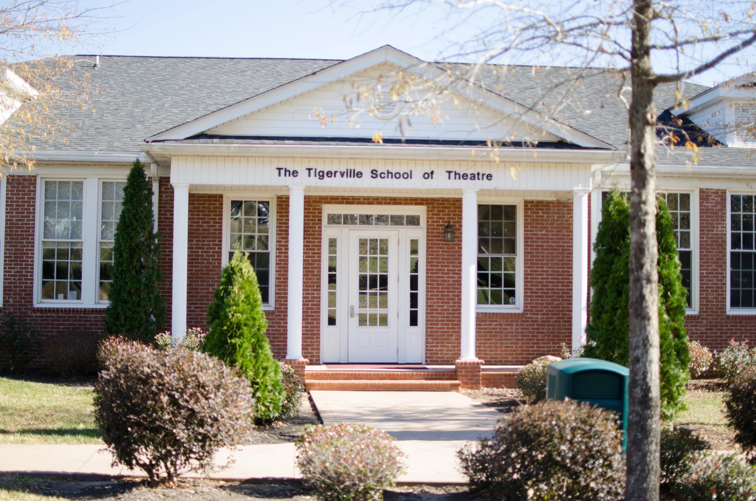 The school of theater and the box office are located in the same building. Just two buildings from the left of Einstein's,&nbsp;students will be able to purchase cultural event tickets and attend theater classes. You can find this building from the 