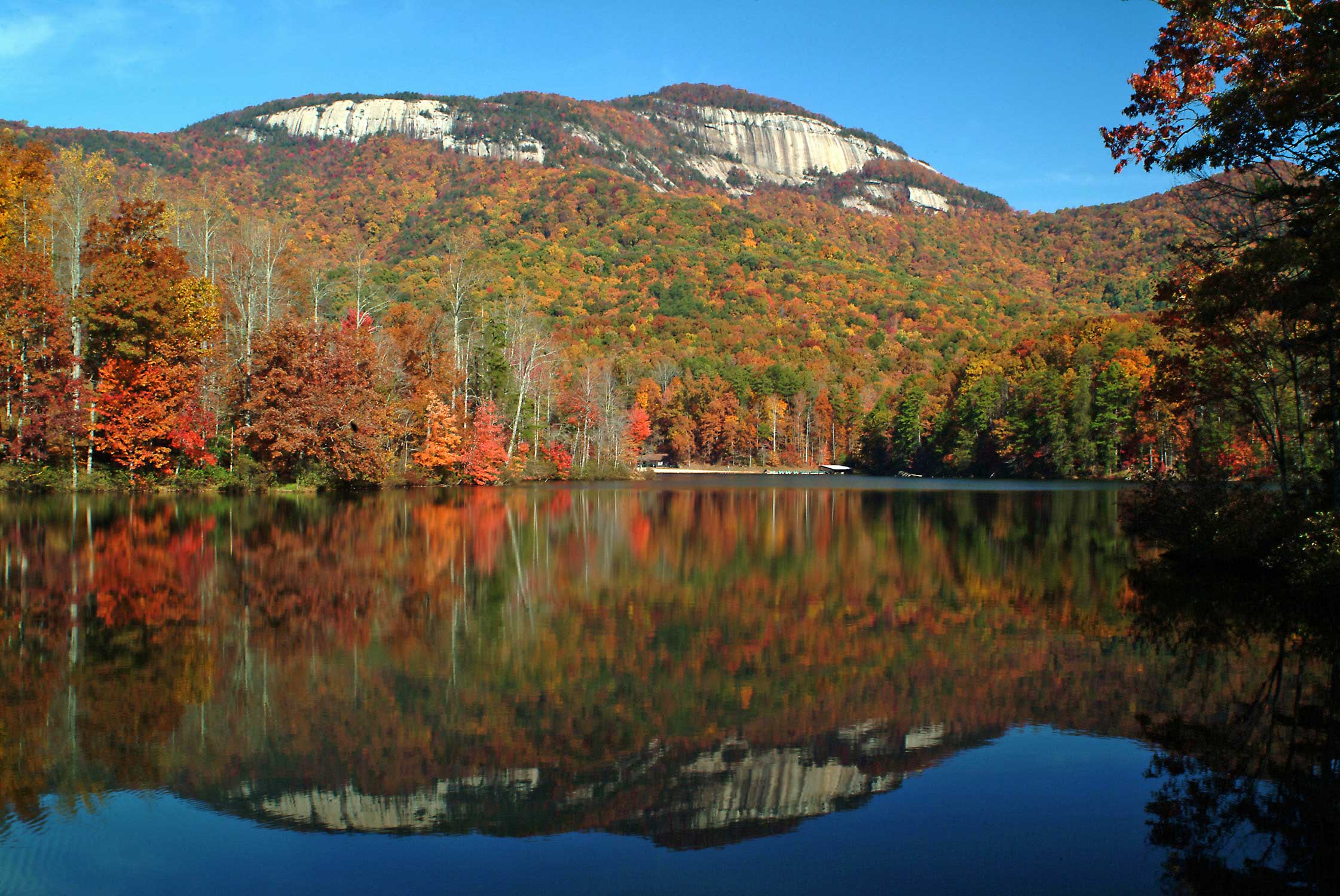 Table rock in the fall.Souce: pixabay.com