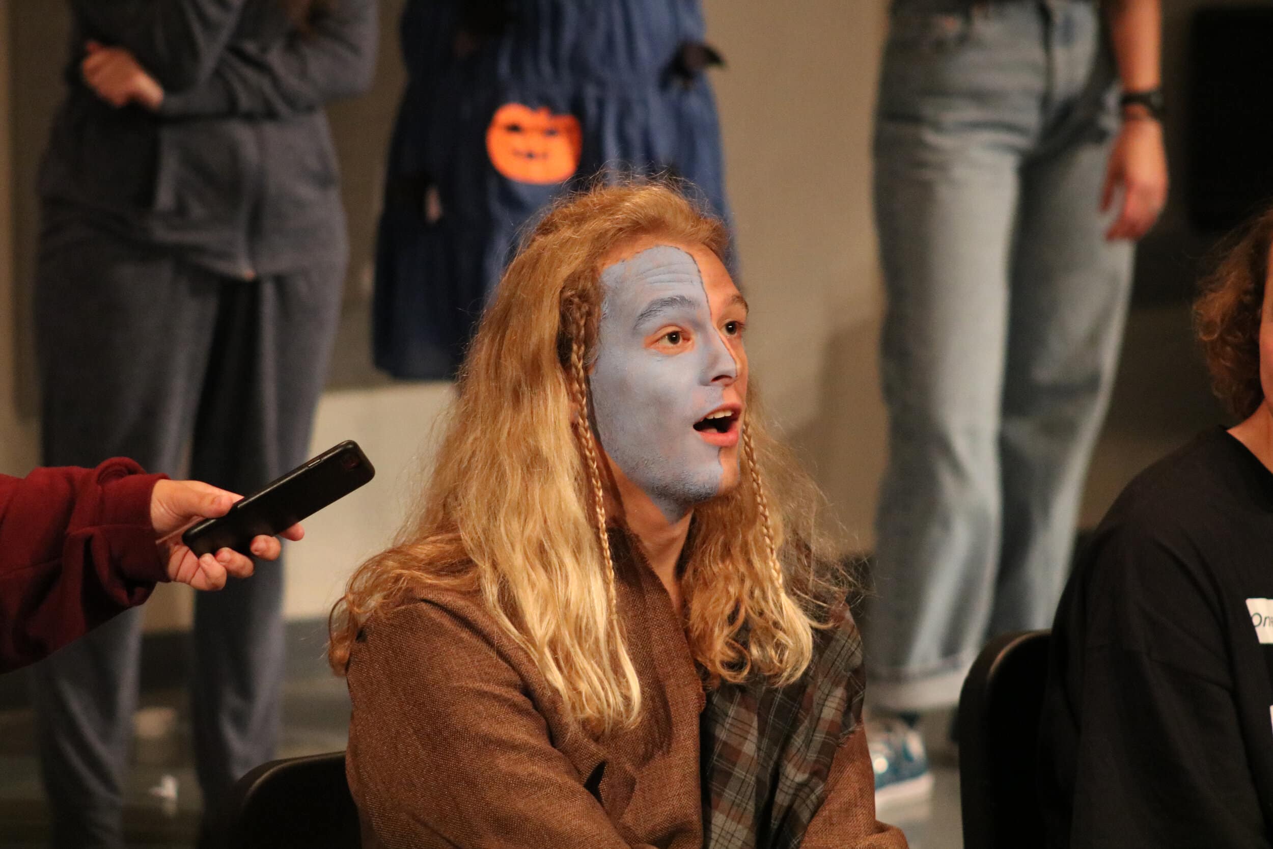 Kittredge, dressed as William Wallace from Braveheart, reacts to his role given to him by an audience member.