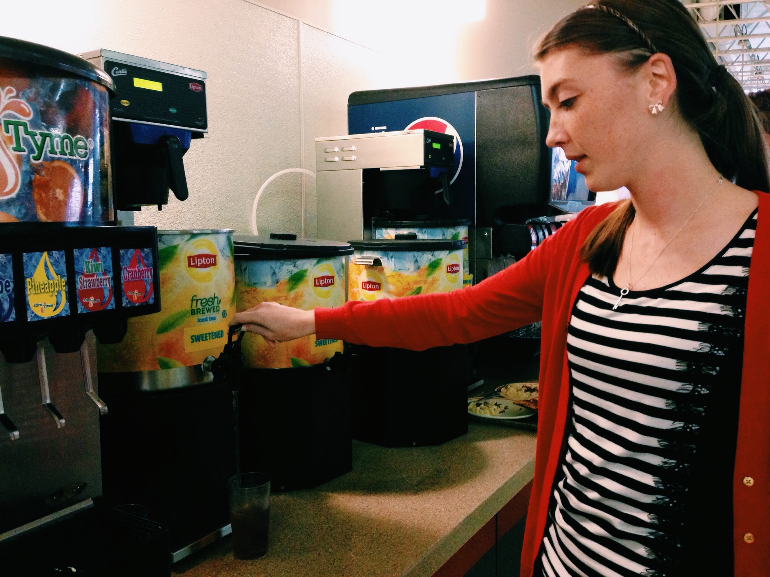  Courtney pours herself some sweet tea. 