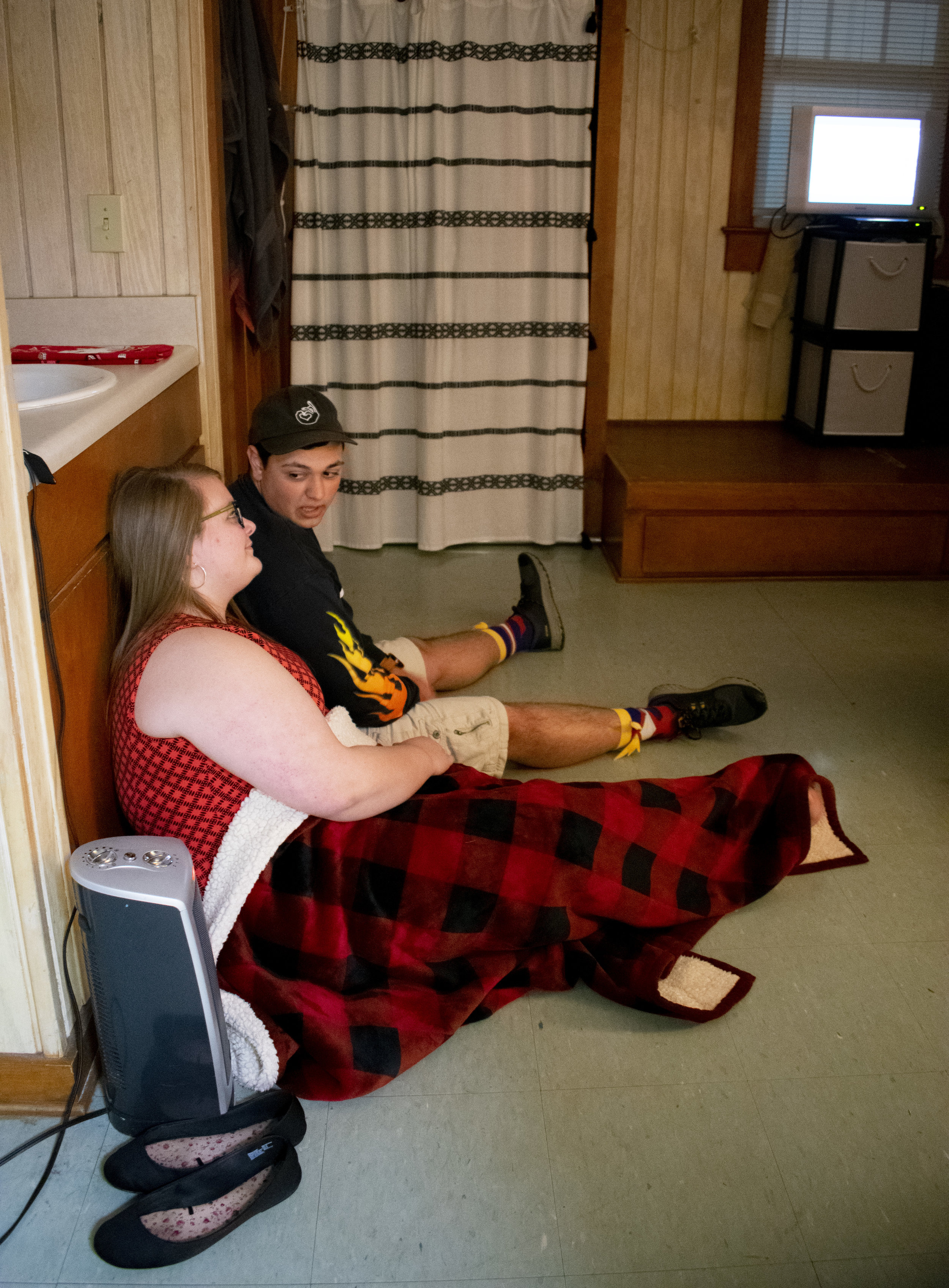 Freshmen couple Sarah Wylie and Will Winstead spend time together in a friends dorm by watching the movie, Brave.